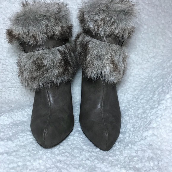 Women’s fur bootiesBRAND NEW. NWOT - Picture 4 of 4
